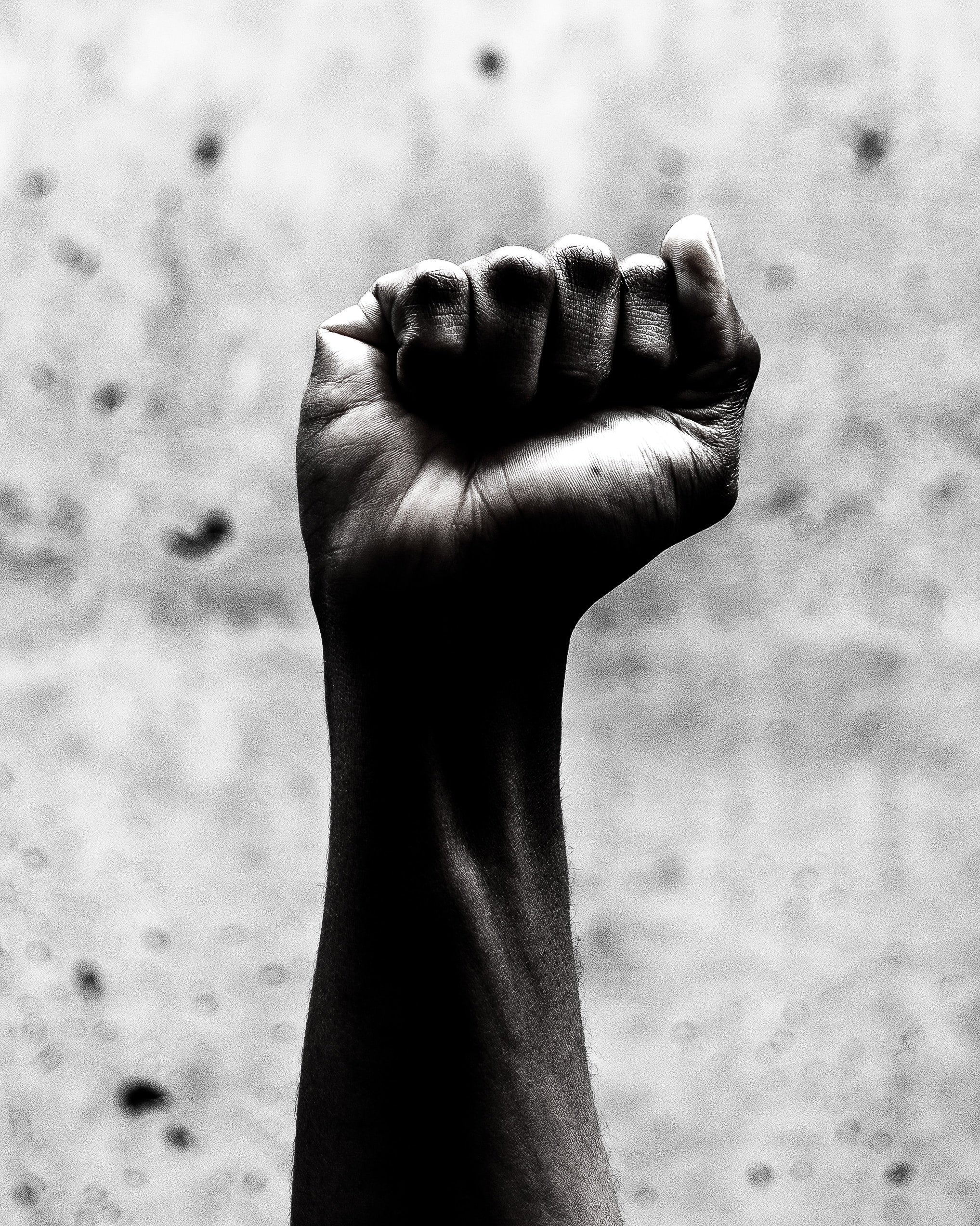 Point levé, symbole des Panafricains - Kamit Warrior